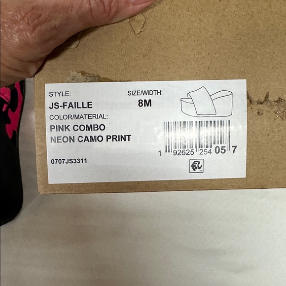 Jessica Simpson Neon Pink and Olive Camo Slides - Picture 8 of 9